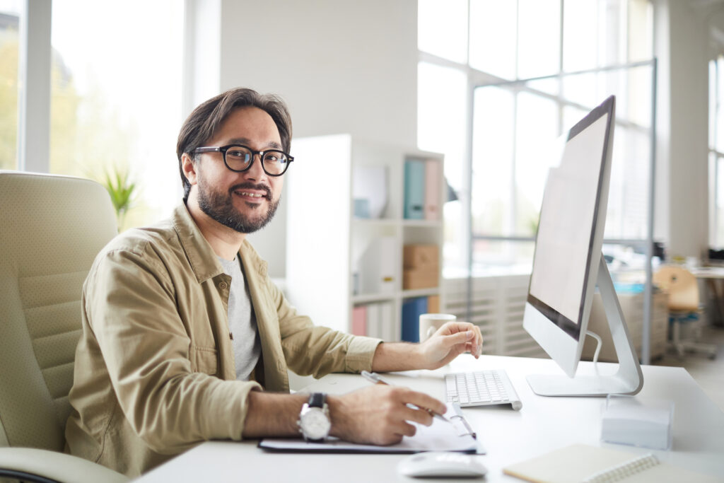 It Engineer In Office - HERÓI CONTADOR